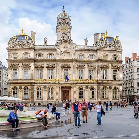 Guestready - 1-br, 5 Minutes From Train Station شقة