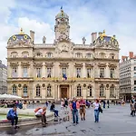 Апартаменты Guestready - 1-br, 5 Minutes From Train Station Лион